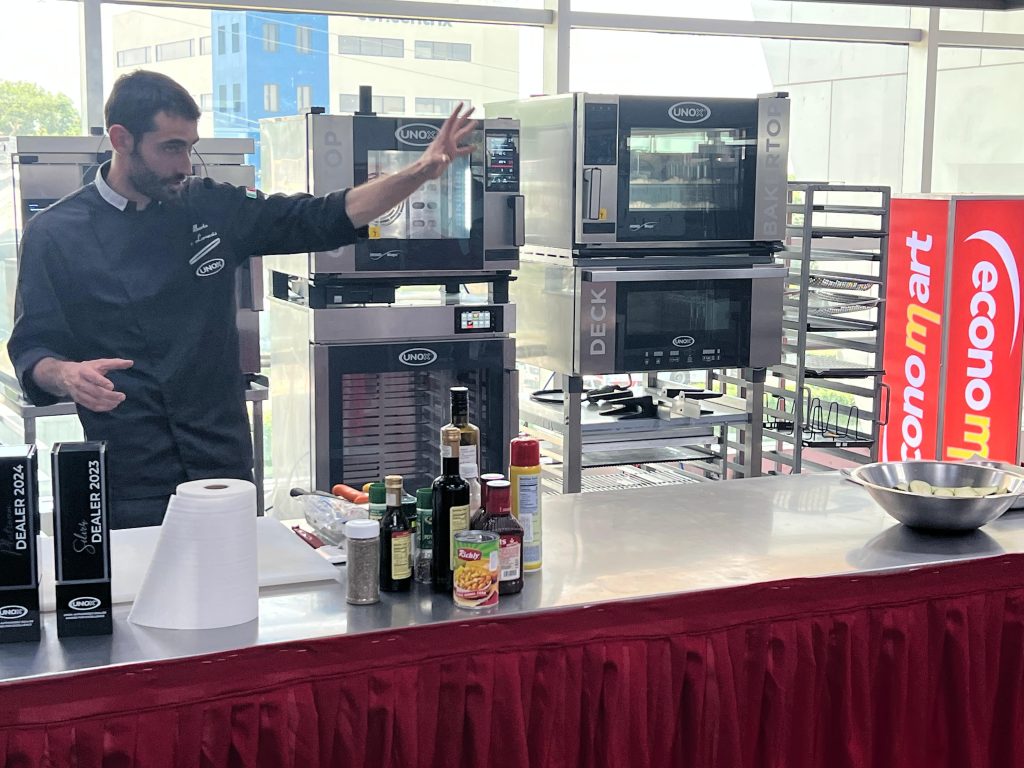 Economart y UNOX en alianza para transformación culinaria con capacitación del Chef Alessandro