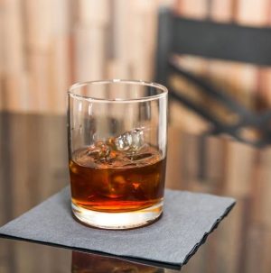 HEAVY BASE: Vaso de Ron de 8 Onzas
